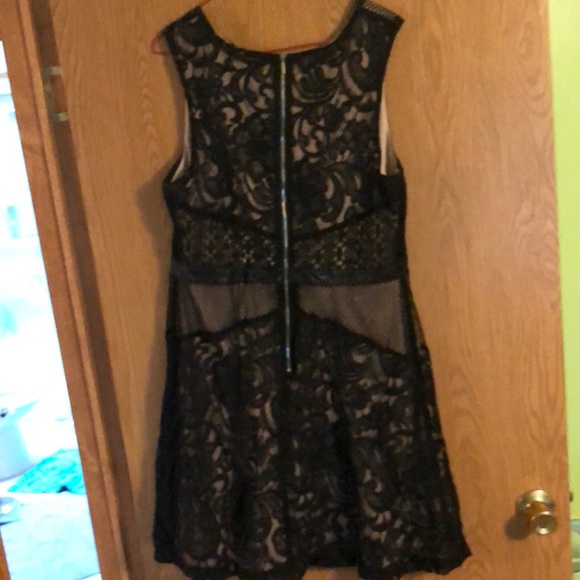 Black and beige lace dress - Picture 7 of 8